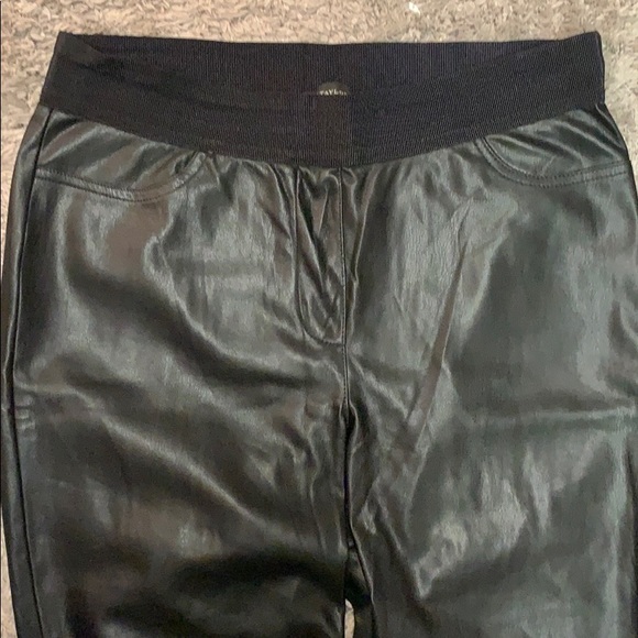 Faux black leather legging - Picture 3 of 8